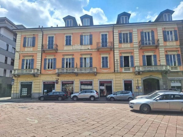 intera palazzina in vendita a Varese in zona Biumo