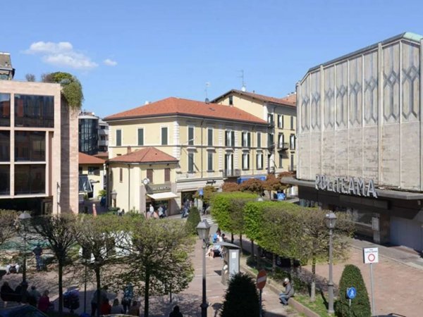 appartamento in vendita a Varese in zona Biumo