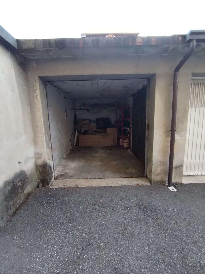 negozio in vendita a Varese in zona Giubiano