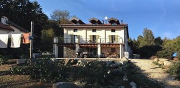 casale in vendita a Varese in zona Bregazzana