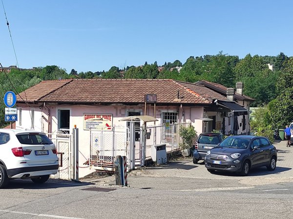 locale commerciale in vendita a Varese