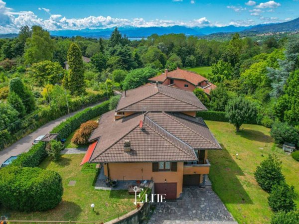 casa indipendente in vendita a Varese in zona Cartabbia