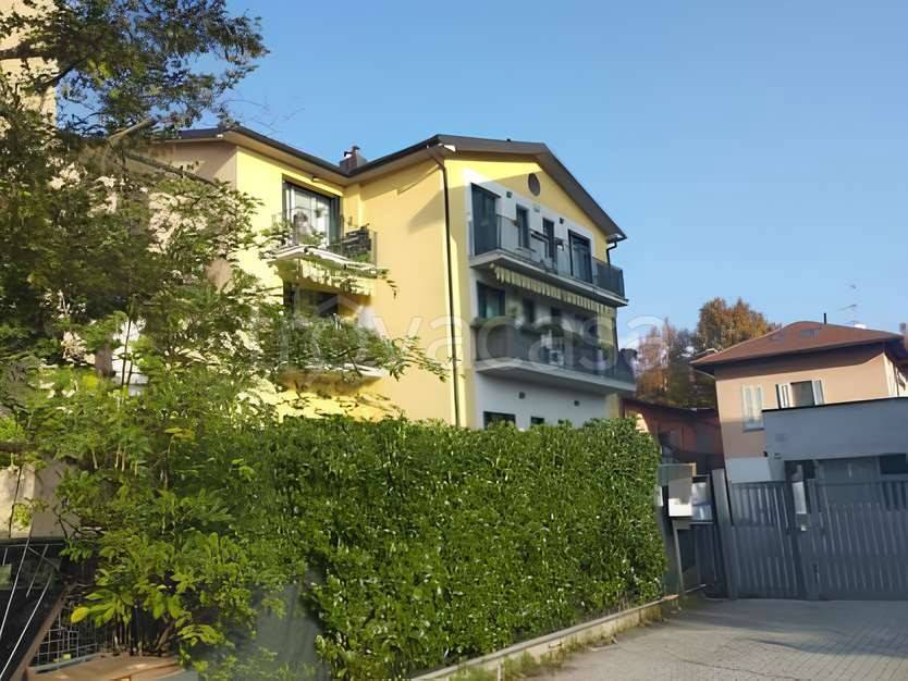 appartamento in vendita a Varese in zona Giubiano