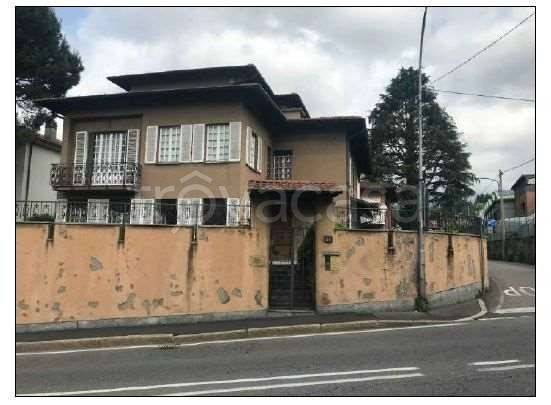 appartamento in vendita a Varese in zona Casbeno