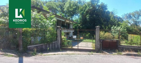 casa semindipendente in vendita a Varese in zona Bobbiate