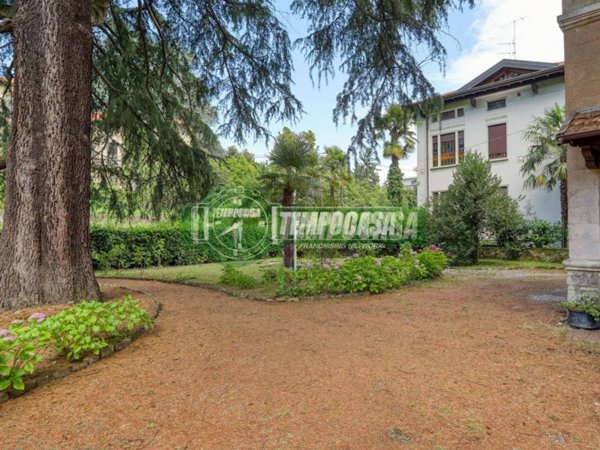 casa indipendente in vendita a Varese in zona Bobbiate