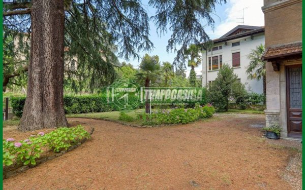 casa indipendente in vendita a Varese in zona Bobbiate