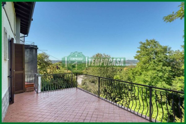 casa indipendente in vendita a Varese in zona Masnago
