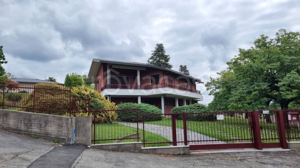 casa indipendente in vendita a Varese in zona Lissago