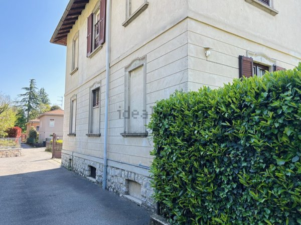 appartamento in vendita a Varese in zona Velate