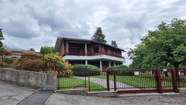 casa indipendente in vendita a Varese in zona Centro Città