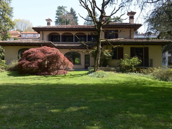 casa indipendente in vendita a Varese in zona Biumo