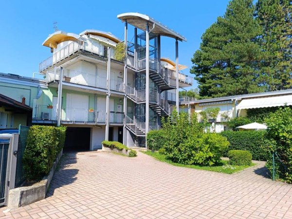 appartamento in vendita a Varese in zona Velate