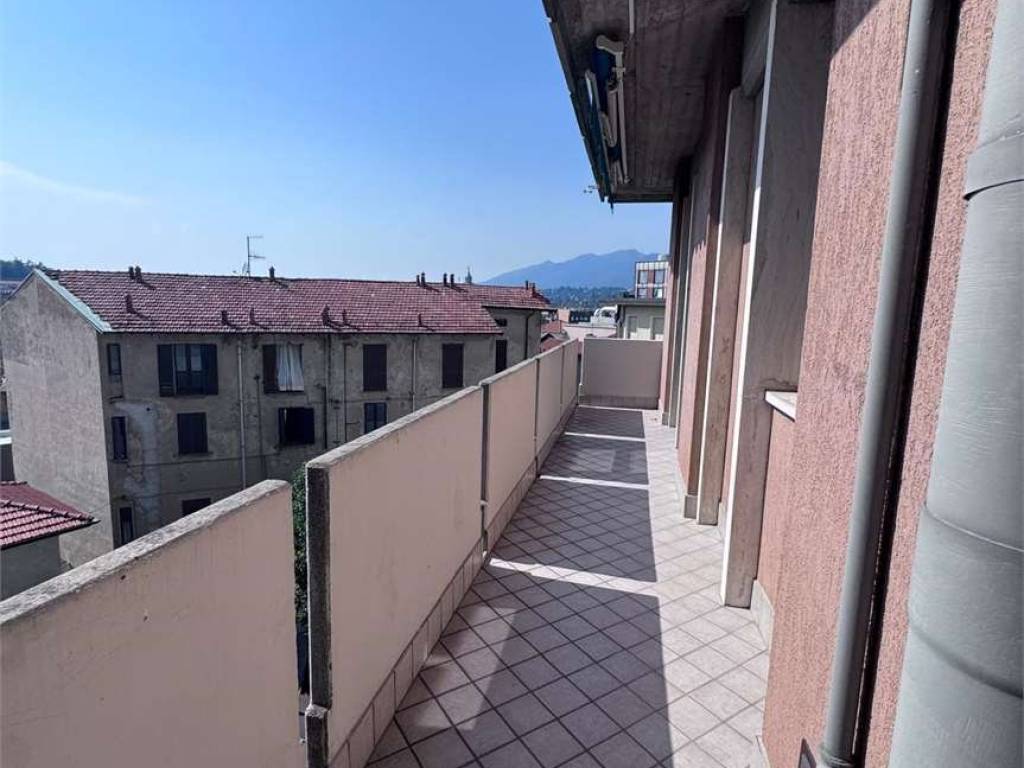 appartamento in vendita a Varese in zona Bizzozero