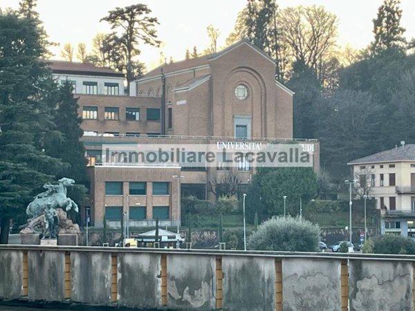 appartamento in vendita a Varese in zona Biumo