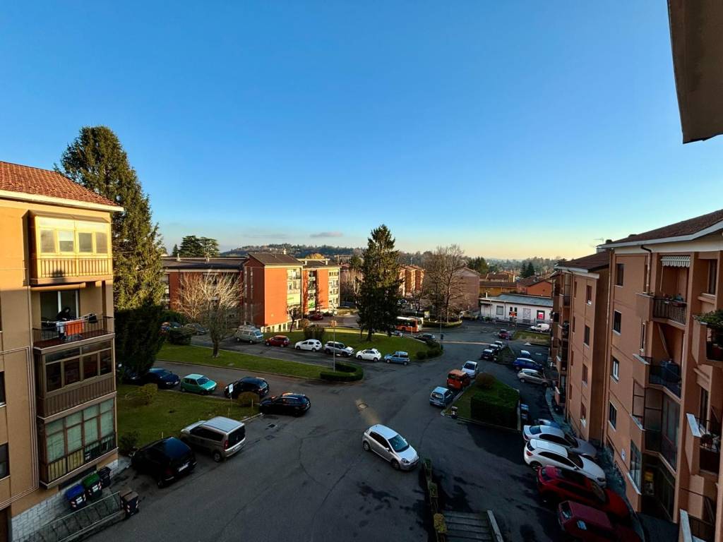 appartamento in vendita a Varese in zona Avigno