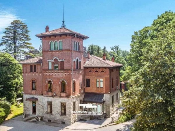 casa indipendente in vendita a Varese in zona Velate