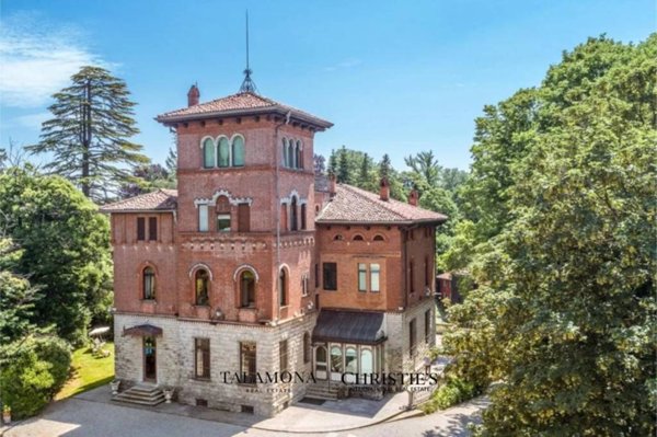 casa indipendente in vendita a Varese in zona Avigno