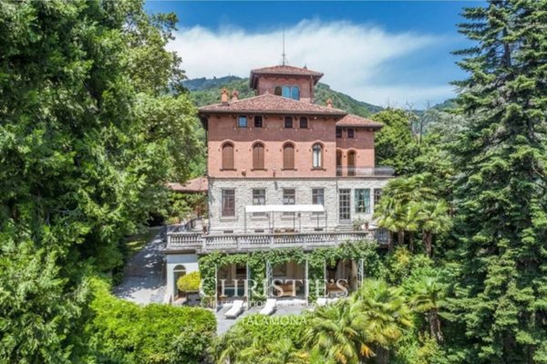 casa indipendente in vendita a Varese in zona Velate