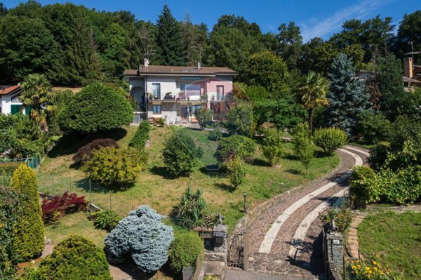 appartamento in vendita a Varese in zona Lissago