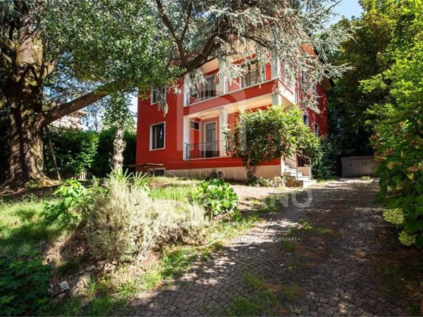 casa indipendente in vendita a Varese in zona Casbeno