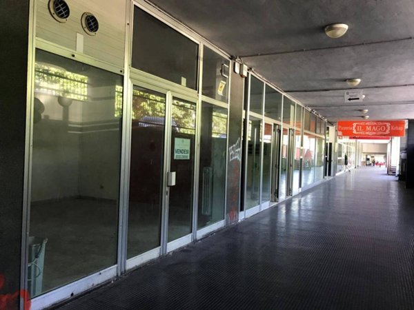 negozio in vendita a Varese in zona Ippodromo