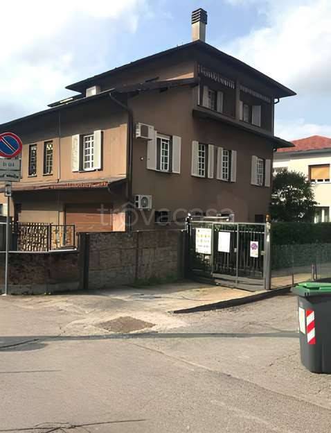 appartamento in vendita a Varese in zona Casbeno