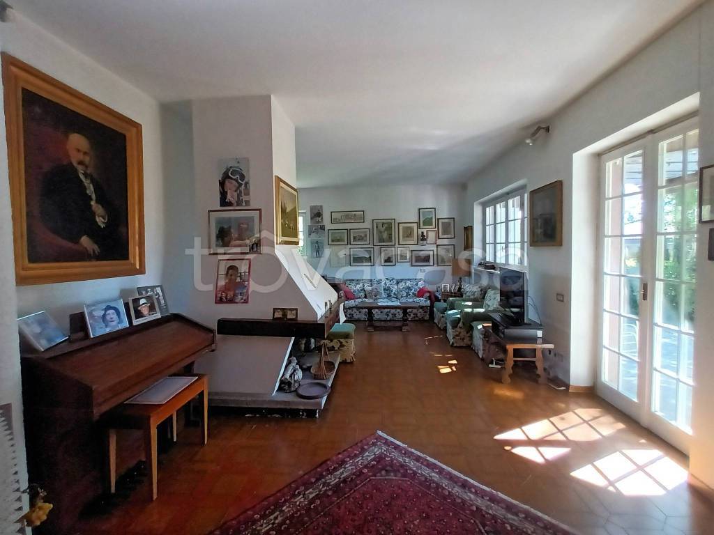 casa indipendente in vendita a Varese in zona Schiranna