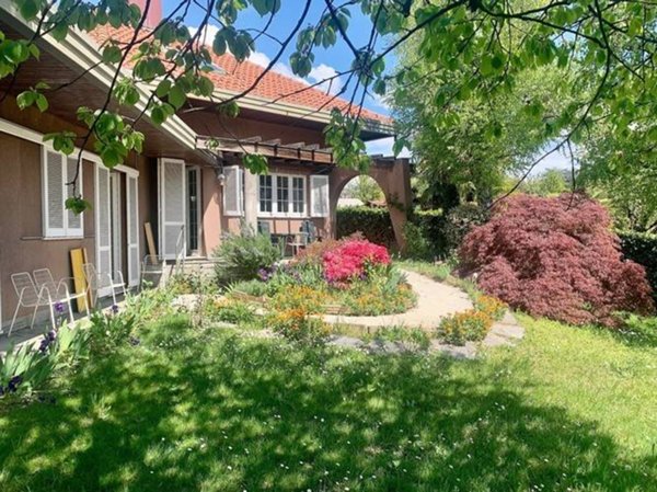 casa indipendente in vendita a Varese in zona Bobbiate