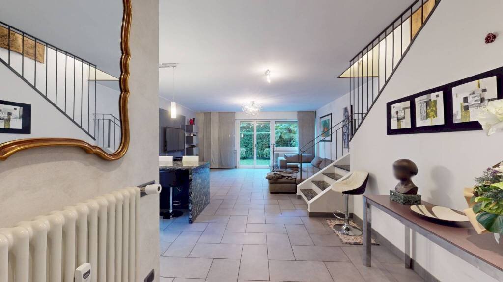 appartamento in vendita a Varese in zona Viale Aguggiari