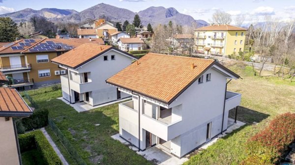 casa indipendente in vendita a Varese