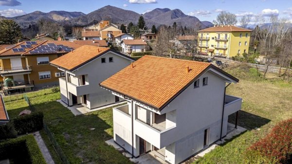 casa indipendente in vendita a Varese