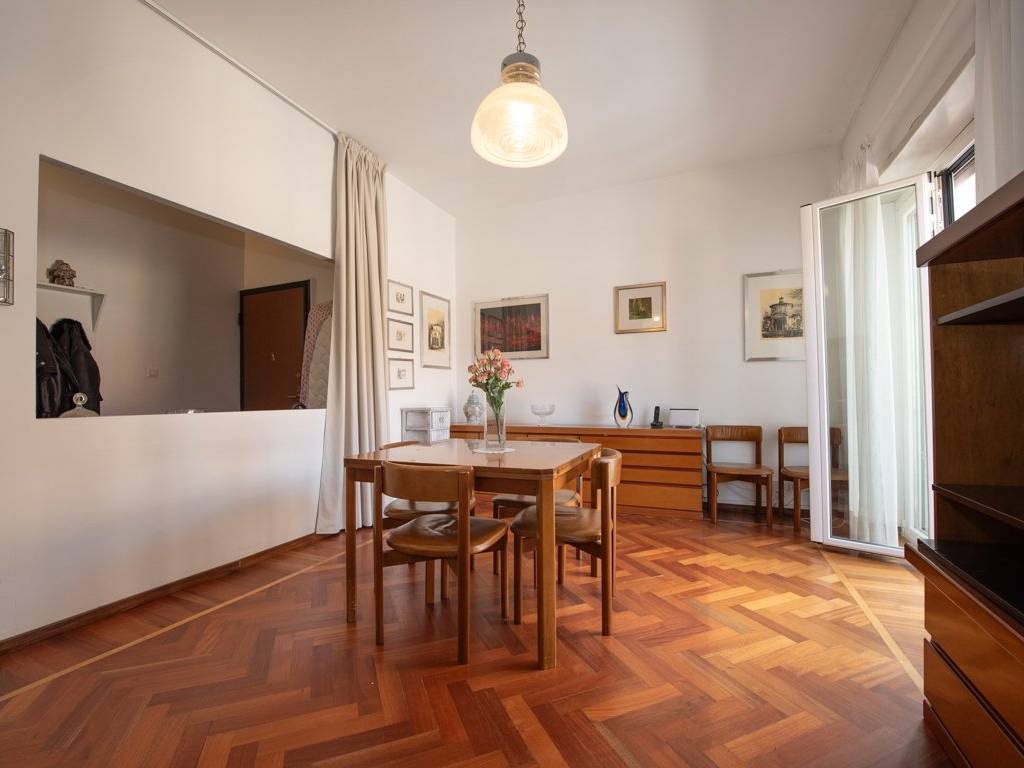appartamento in vendita a Varese in zona Biumo