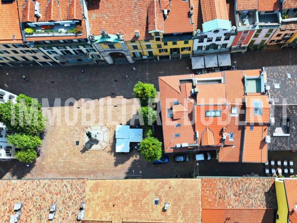 appartamento in vendita a Varese in zona Biumo