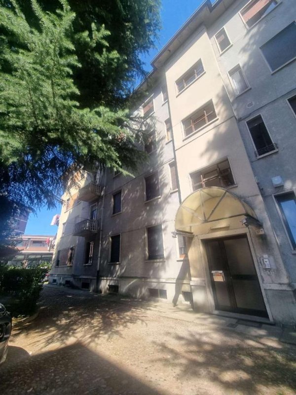 appartamento in vendita a Varese in zona Biumo