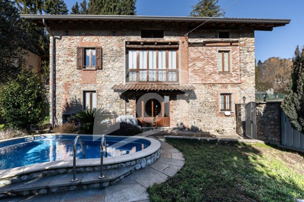 casa indipendente in vendita a Varese in zona Centro Città