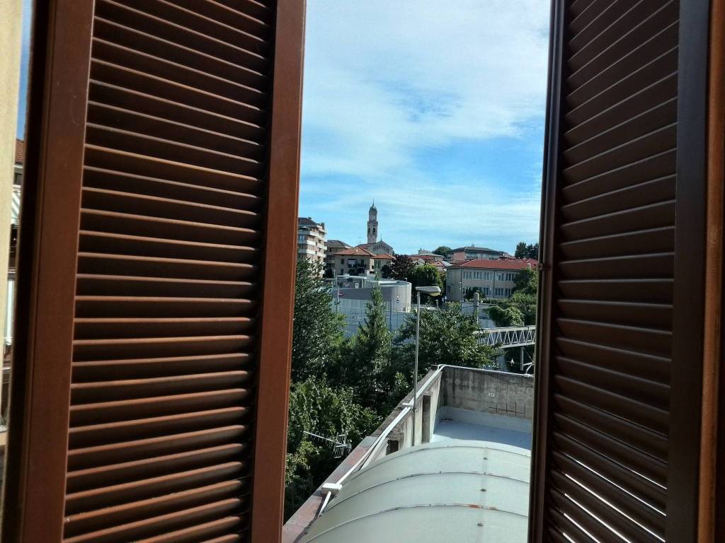appartamento in vendita a Varese in zona Biumo