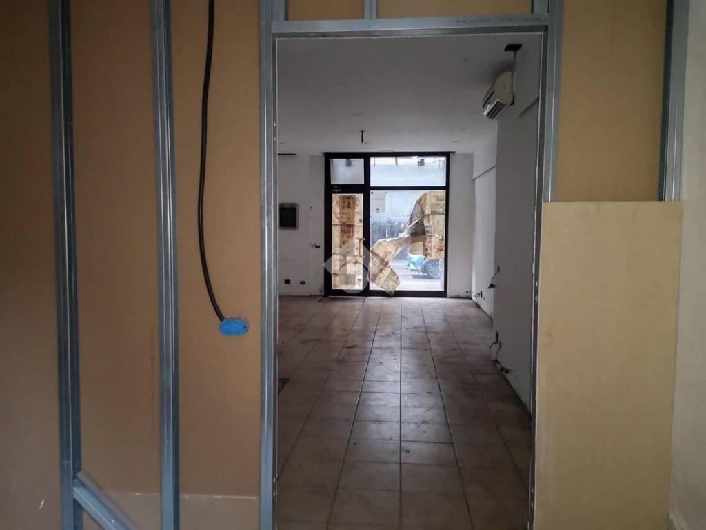 negozio in vendita a Varese in zona Biumo
