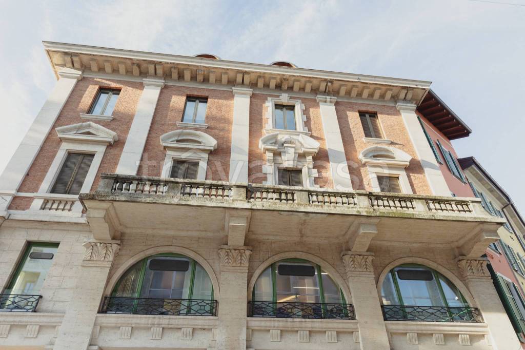 ufficio in vendita a Varese in zona Centro Città