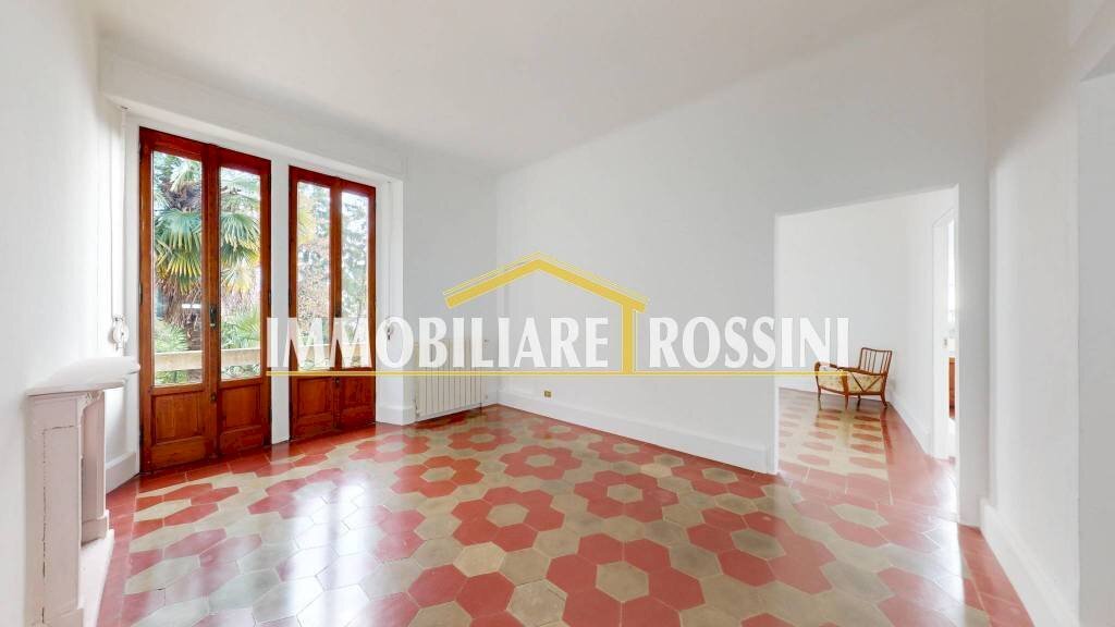 appartamento in vendita a Varese in zona Santa Maria del Monte