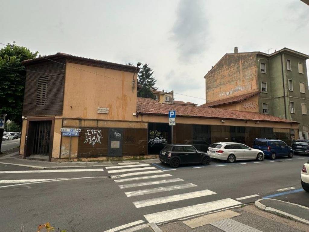ufficio in vendita a Varese in zona Biumo