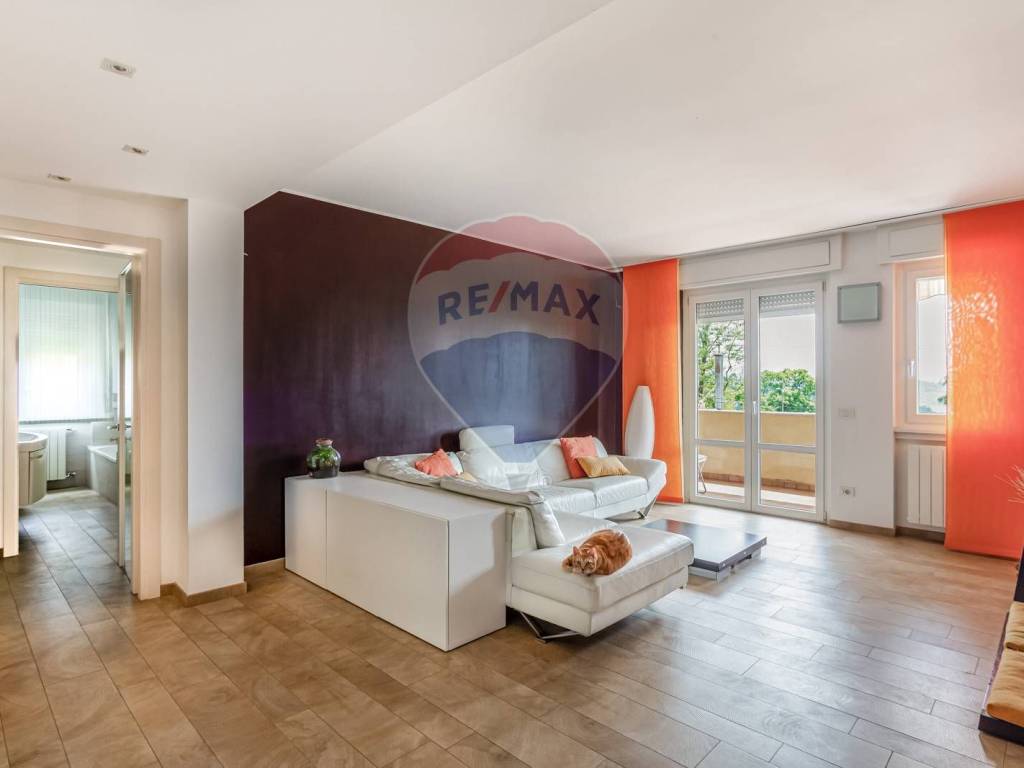 appartamento in vendita a Varese in zona Brunella