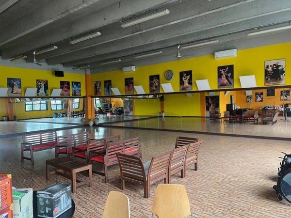 locale commerciale in vendita a Varese in zona Viale Belforte