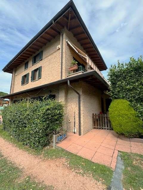 casa indipendente in vendita a Varese in zona San Fermo