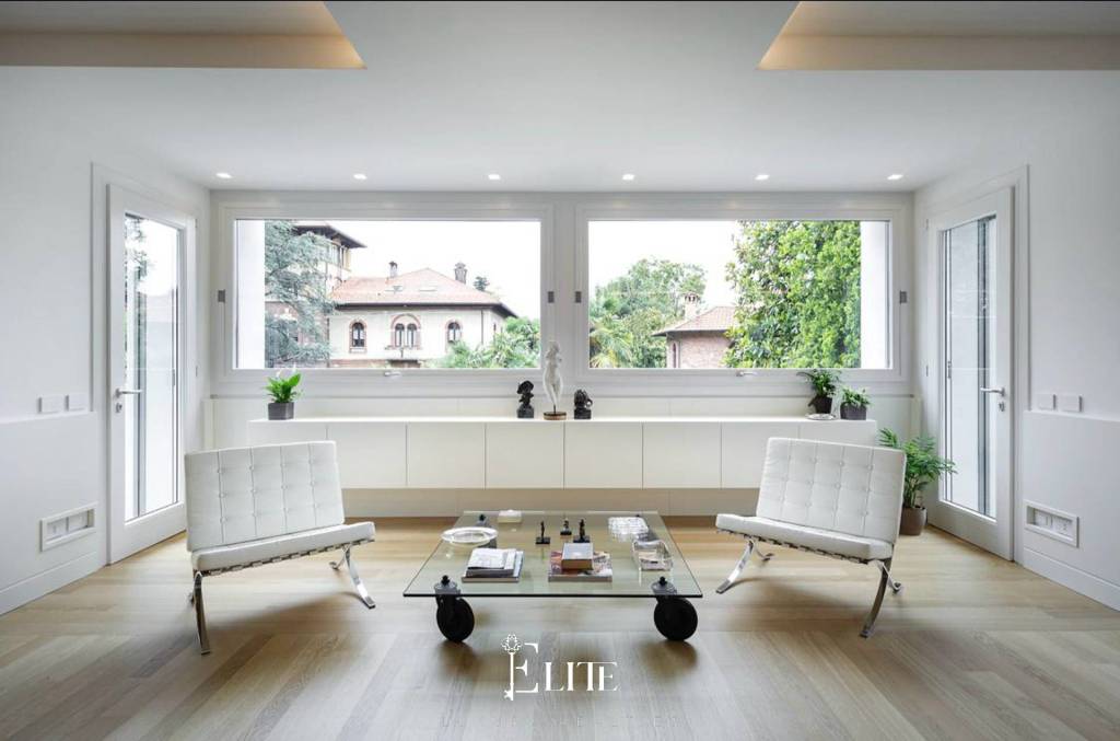 casa indipendente in vendita a Varese in zona Casbeno