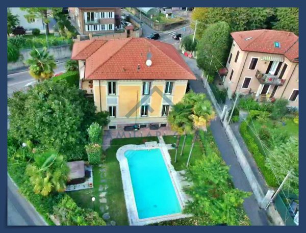 casa indipendente in vendita a Varese in zona Casbeno