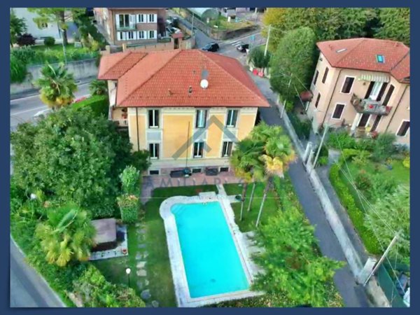 casa indipendente in vendita a Varese in zona Casbeno