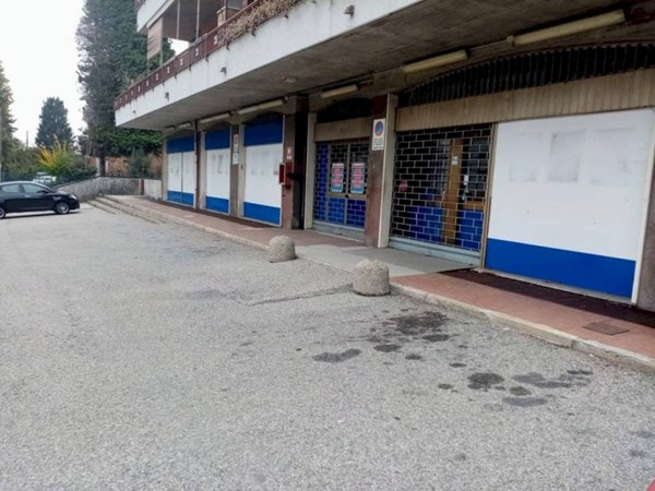 negozio in vendita a Varese in zona San Fermo