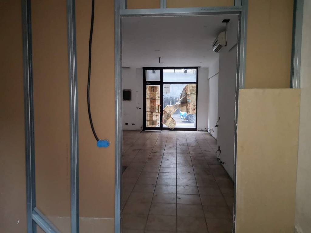 negozio in vendita a Varese in zona Biumo