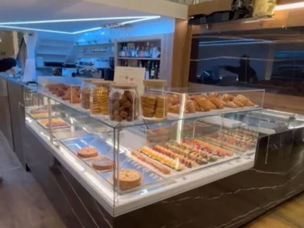 negozio in vendita a Varese in zona Biumo